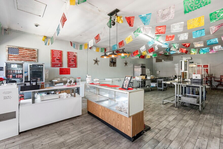 More Photos Of 2814 Main St, Ingleside Storefront For Sale