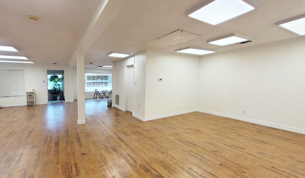 More Photos Of 2245 Royal Ln, Dallas Warehouse For Lease