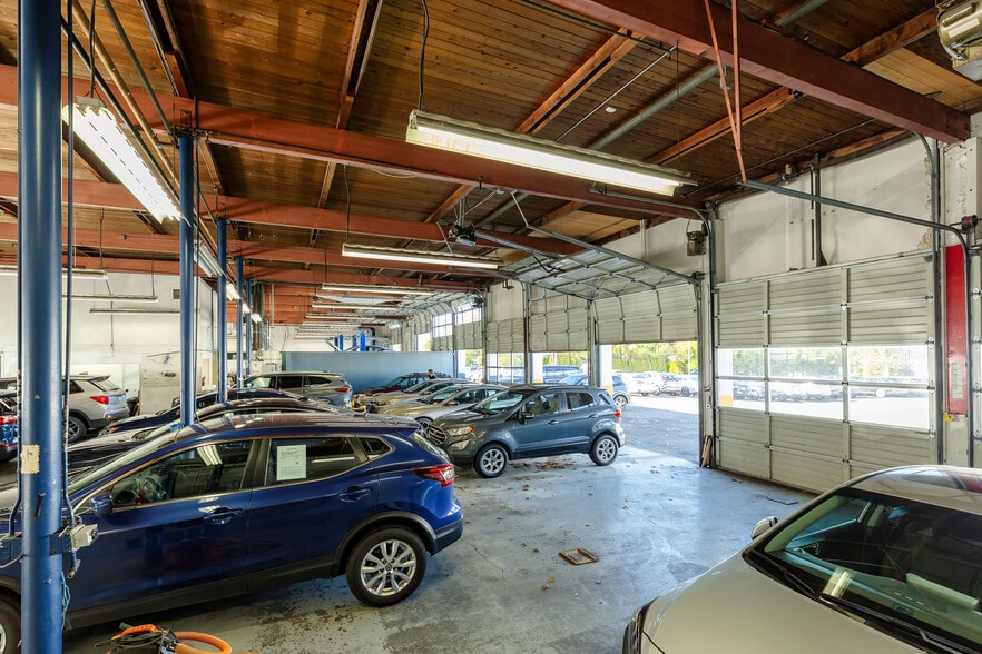 More Photos Of 1940 E Powell Blvd, Gresham Auto Dealership For Sale