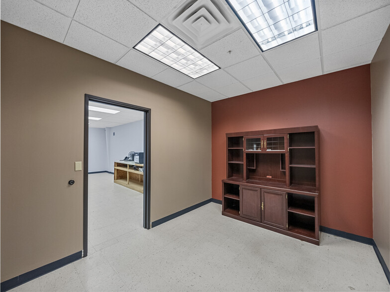 More Photos Of 10 Regency Dr, Wylie Light Distribution For Lease