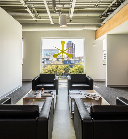 More Photos Of 615 3rd St, Des Moines Office For Sale