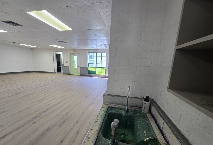 More Photos Of 175-177 S Robertson Blvd, Beverly Hills Storefront For Lease