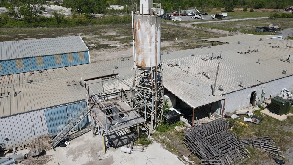 More Photos Of 611 Azalea Dr, Muskogee Warehouse For Sale