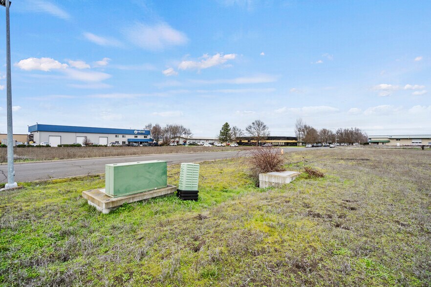 More Photos Of 4702 Industry Dr, Central Point Land For Sale