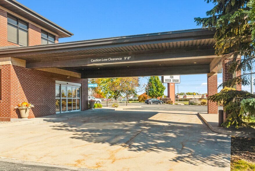 More Photos Of 491 S Washburn St, Oshkosh Office For Sale