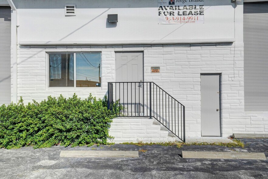 More Photos Of 2521 NE 4th Ave, Pompano Beach Flex For Lease