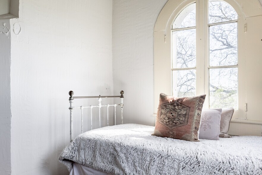 More Photos Of 2416 Lowesville Rd, Amherst Hospitality For Sale