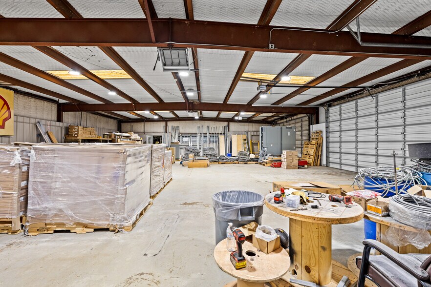 More Photos Of 3698 E Marshall Ave, Longview Warehouse For Lease