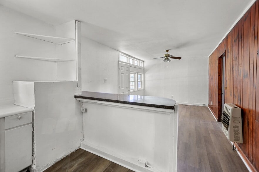 More Photos Of 138 Main St, Sharpsburg Flex For Sale