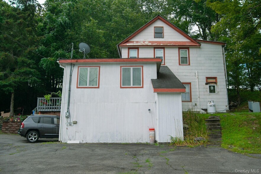 More Photos Of 107 Jefferson St, Monticello Storefront Retail Residential For Sale