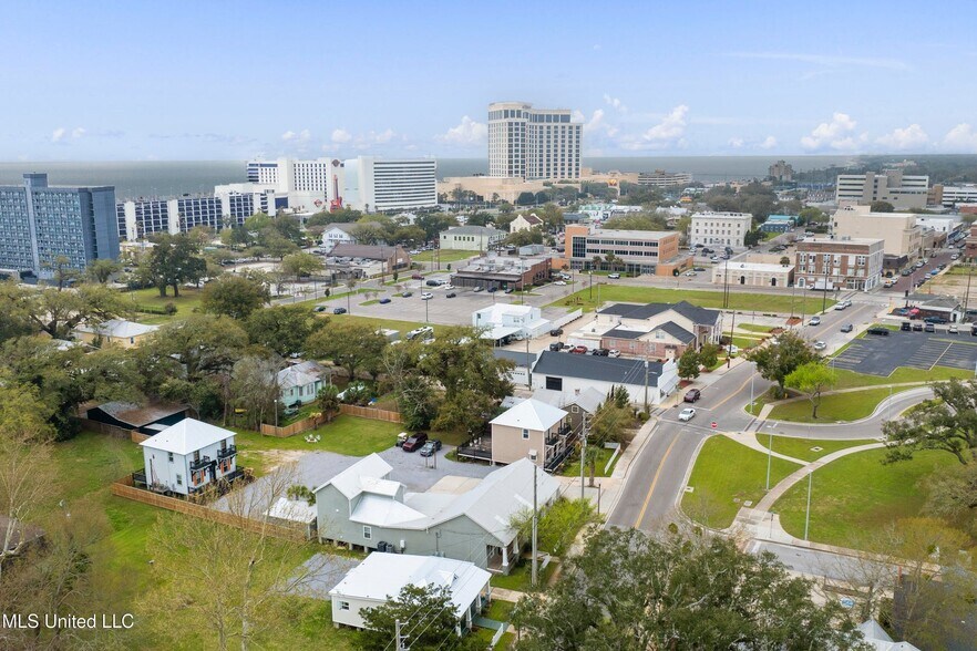 More Photos Of 647 Howard Ave, Biloxi Office Residential For Sale
