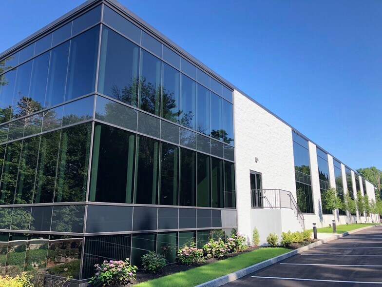 More Photos Of 4 Northeastern Blvd, Salem Office For Lease