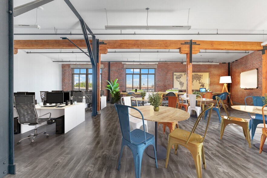 More Photos Of 2079 E 15th St, Los Angeles Flex For Lease