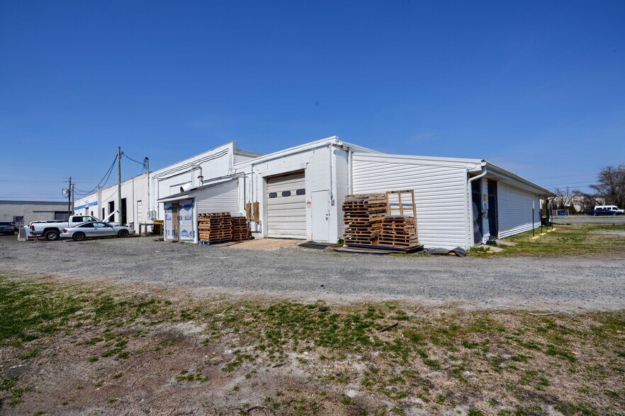 More Photos Of 712 Brown St, Salisbury Auto Repair For Sale