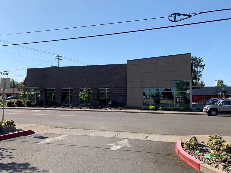 More Photos Of 2825 Commercial St SE, Salem Freestanding For Lease