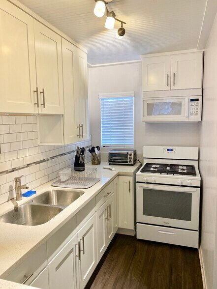 More Photos Of 1014 N Oxford Ave, Los Angeles Apartments For Sale