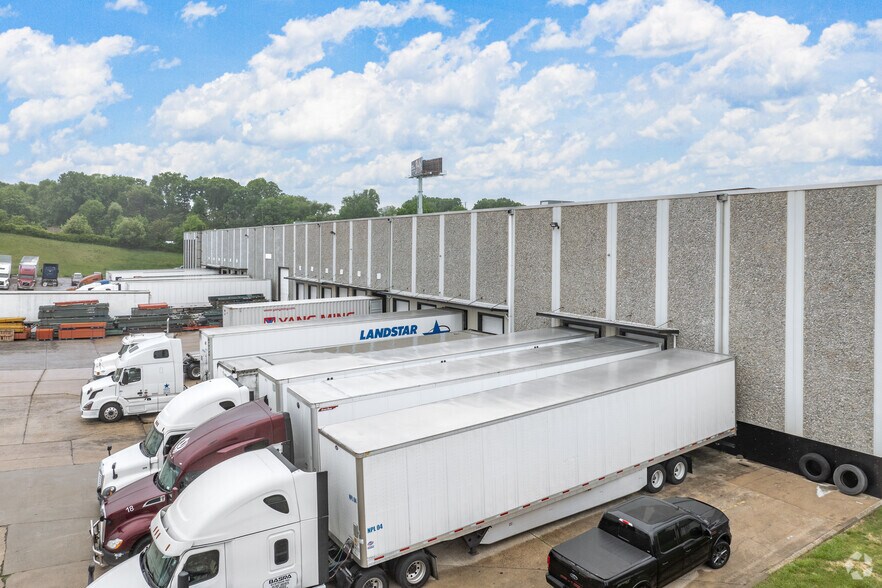 More Photos Of 70-96 Distribution Blvd, Edison Warehouse For Lease
