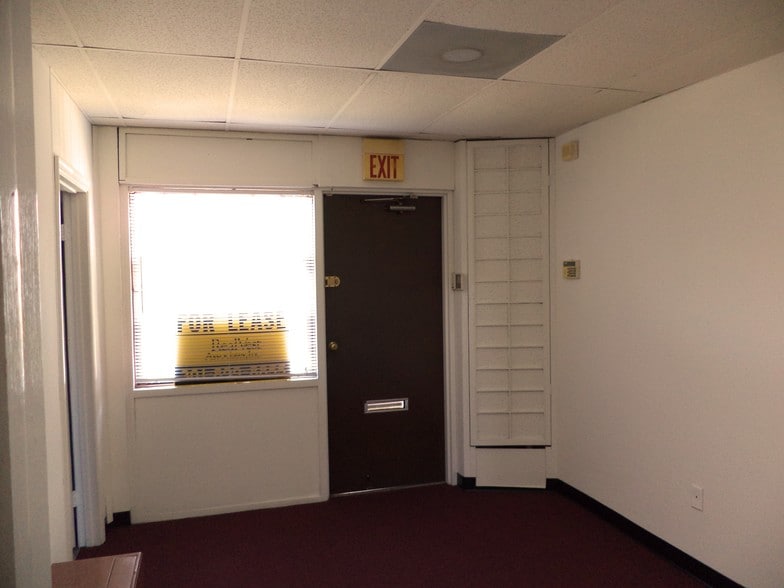 More Photos Of 4544 Beech Rd, Temple Hills Warehouse For Lease