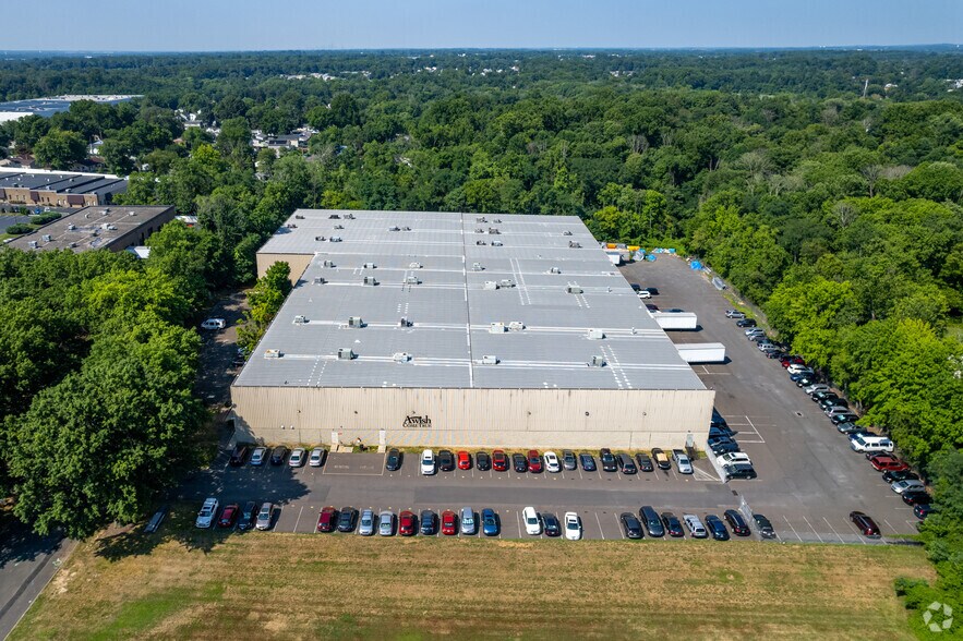 More Photos Of 2530 Pearl Buck Rd, Bristol Warehouse For Lease
