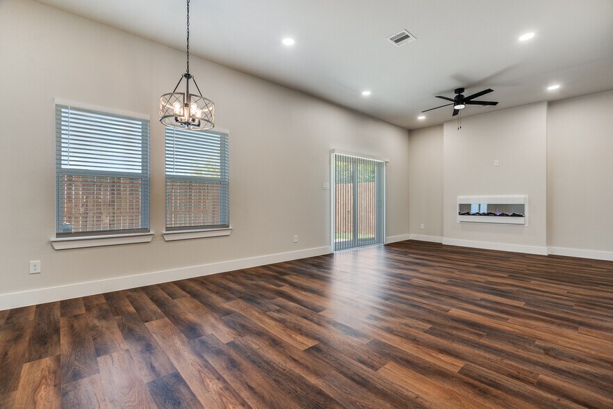 More Photos Of 6655 Mountain Trl, Dallas Apartments For Sale