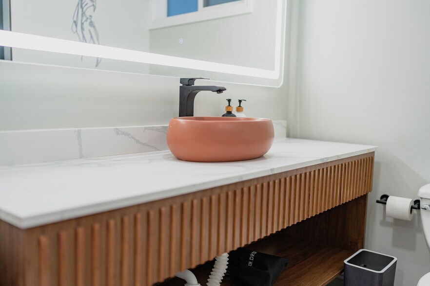 More Photos Of 1107 N Broadway, Santa Maria Hotel For Sale