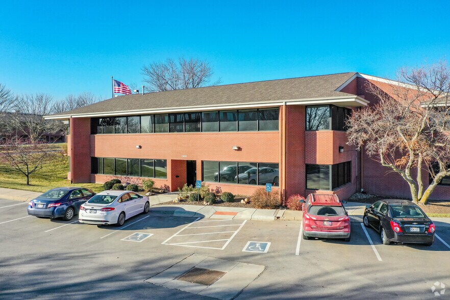 More Photos Of 11820-11830 Nicholas St, Omaha Office For Lease