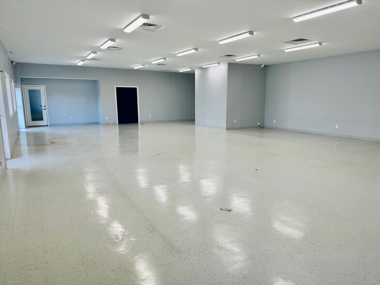 More Photos Of 1534 Campbell Rd, Houston Light Distribution For Lease