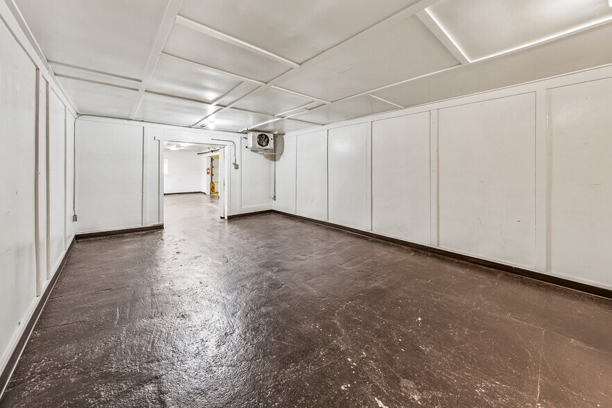 More Photos Of 211 Front St, Central Point General Retail For Sale