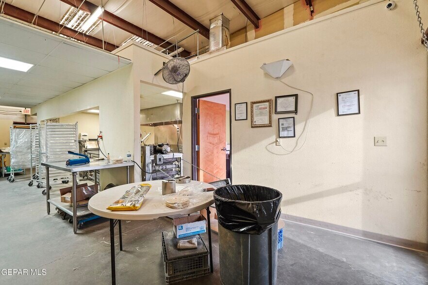 More Photos Of 109 Seneca Dr, El Paso Warehouse For Sale