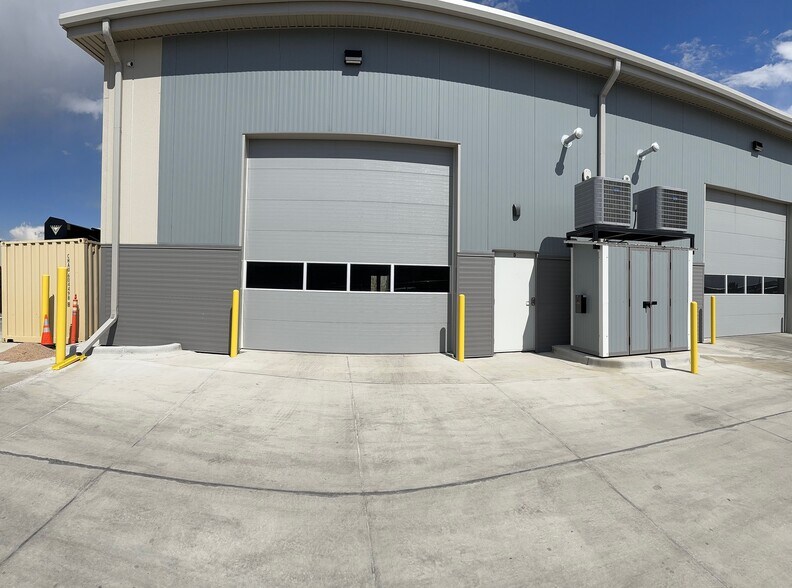 More Photos Of 7240 Greendale, Windsor Warehouse For Lease