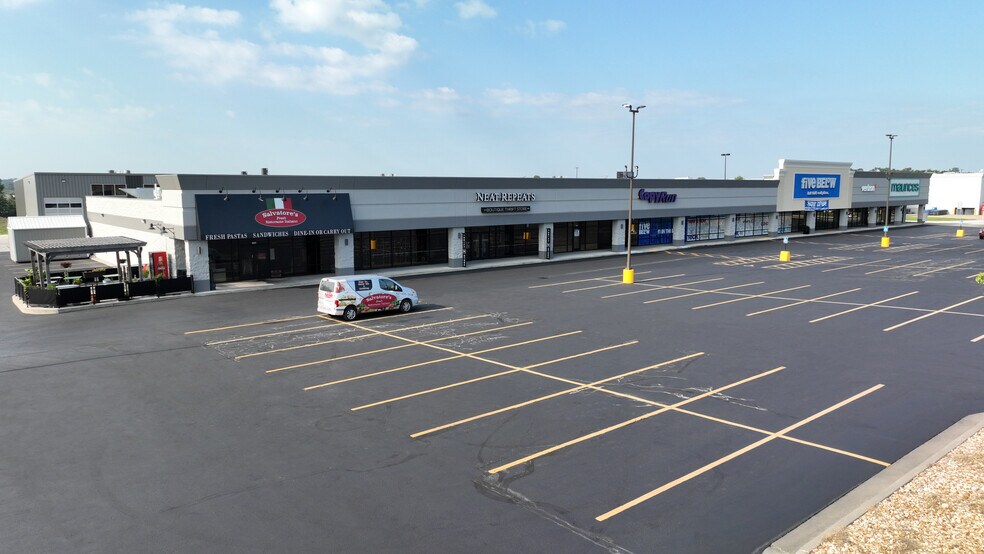 More Photos Of 1932-1966 W Retail Ln, Ozark General Retail For Lease