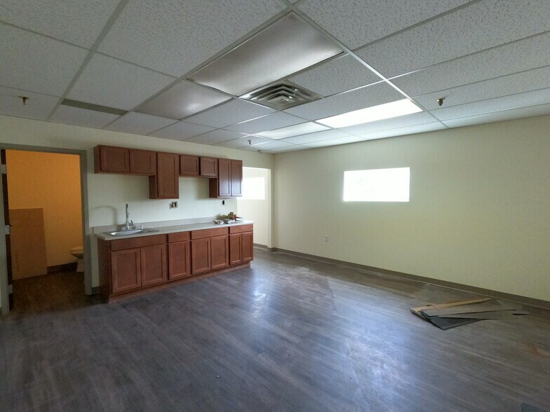 More Photos Of 845 Harrisburg Pike, Columbus Warehouse For Lease