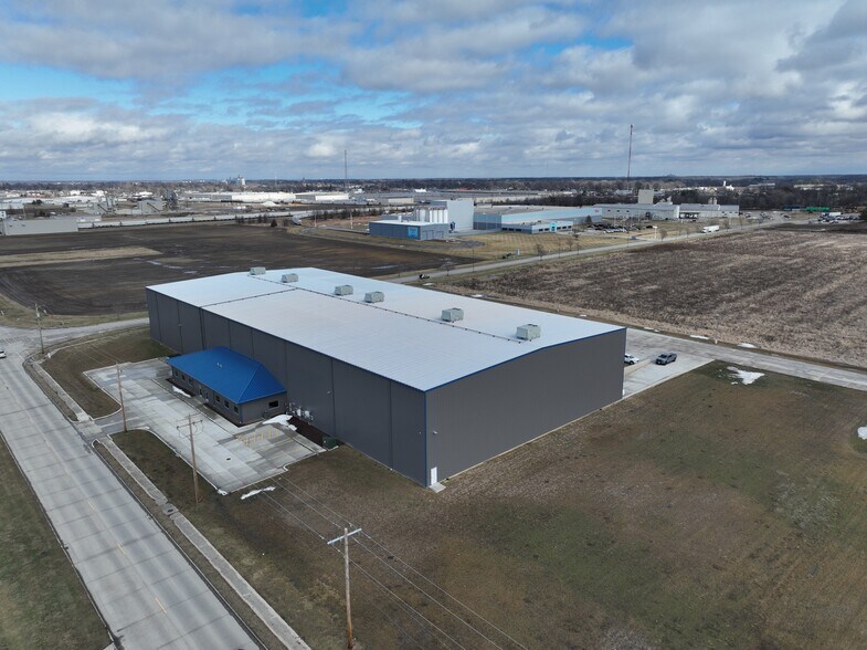 More Photos Of 2300 Raney, Effingham Warehouse For Lease