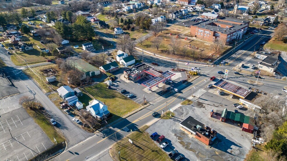 More Photos Of 601 4th St, Shenandoah Fast Food For Lease