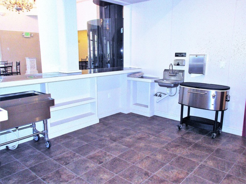 More Photos Of 151 S Sierra Ave, Oakdale Freestanding For Sale
