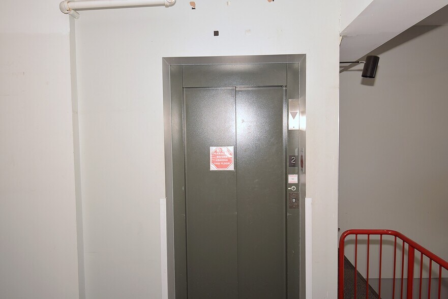 More Photos Of 300 Willis Ave, Mineola Storefront Retail Office For Lease