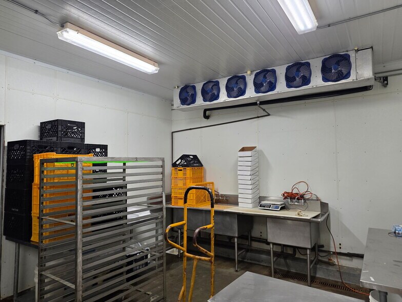 More Photos Of 534 Stanford, Los Angeles Warehouse For Sale