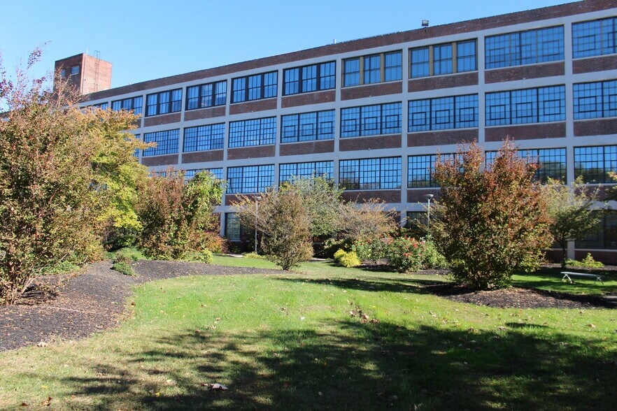 More Photos Of 2450 W Hunting Park Ave, Philadelphia Unknown For Lease