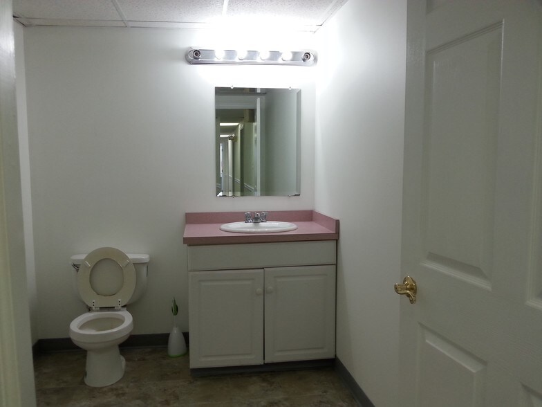 More Photos Of 19 W Bel Air Ave, Aberdeen Storefront For Lease