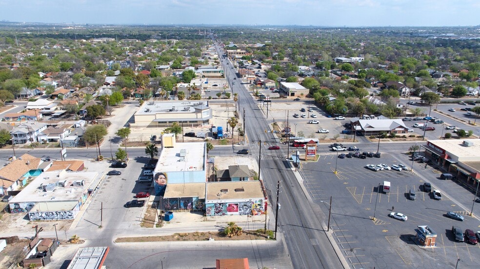 More Photos Of 2902 W Commerce St, San Antonio Freestanding For Sale