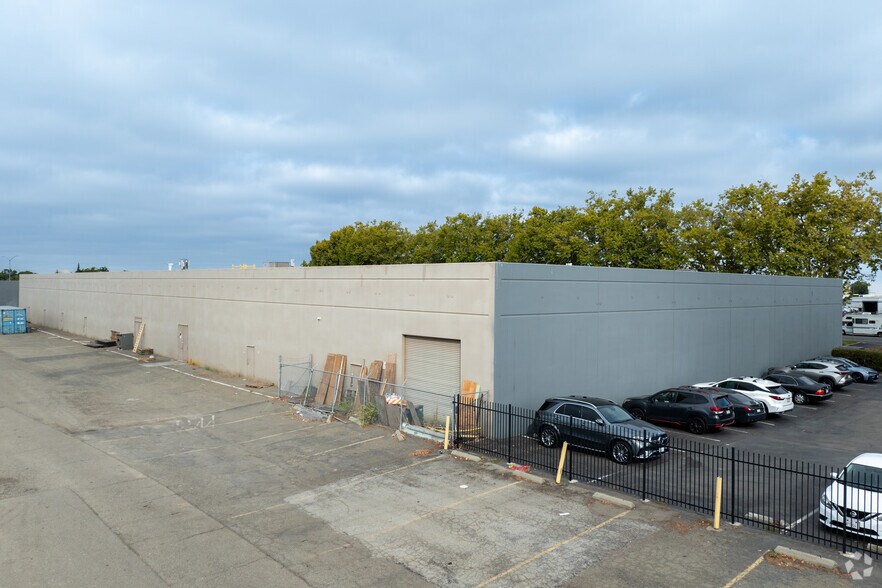 More Photos Of 3041 Teagarden St, San Leandro Warehouse For Lease