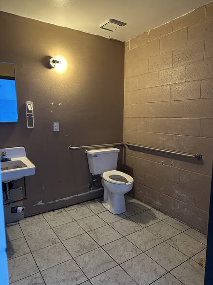 More Photos Of 15191 7th St, Victorville Storefront For Lease
