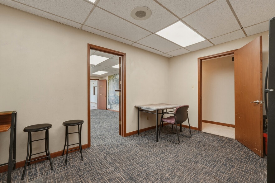 More Photos Of 3122 7th Ave, Charleston Office For Lease
