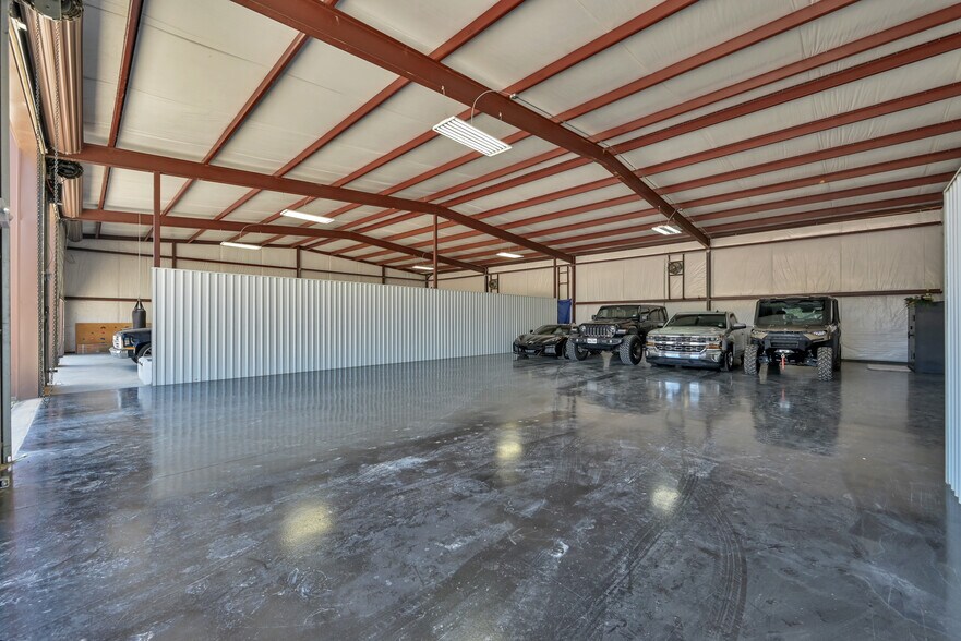 More Photos Of 15513 Capitol Hill Rd, Montgomery Service For Sale