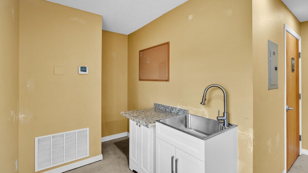 More Photos Of 4314 N Suncoast Blvd, Crystal River Office For Sale