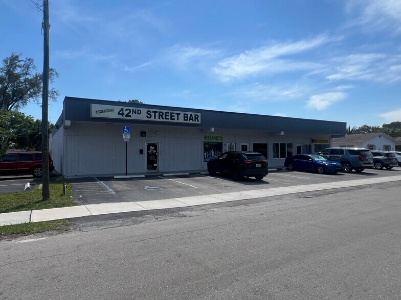 More Photos Of 88-96 NW 42nd St, Oakland Park General Retail For Lease
