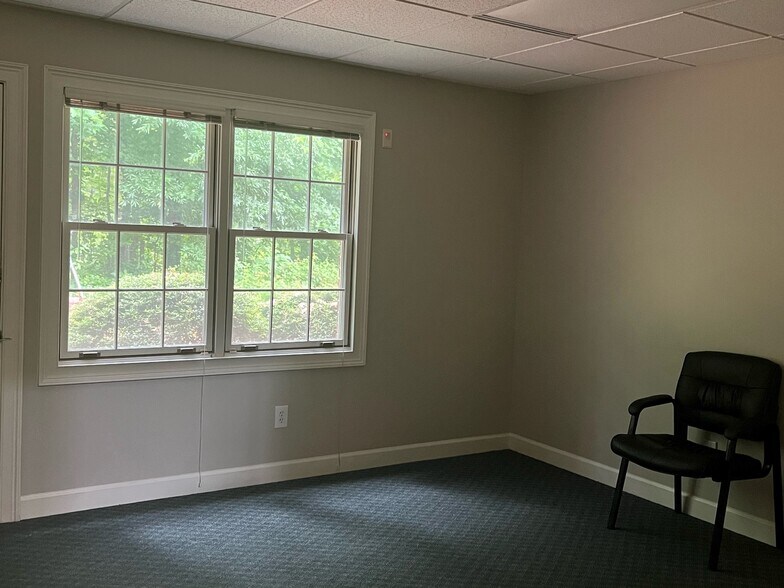 More Photos Of 500 Sun Valley Dr, Roswell Office For Sale