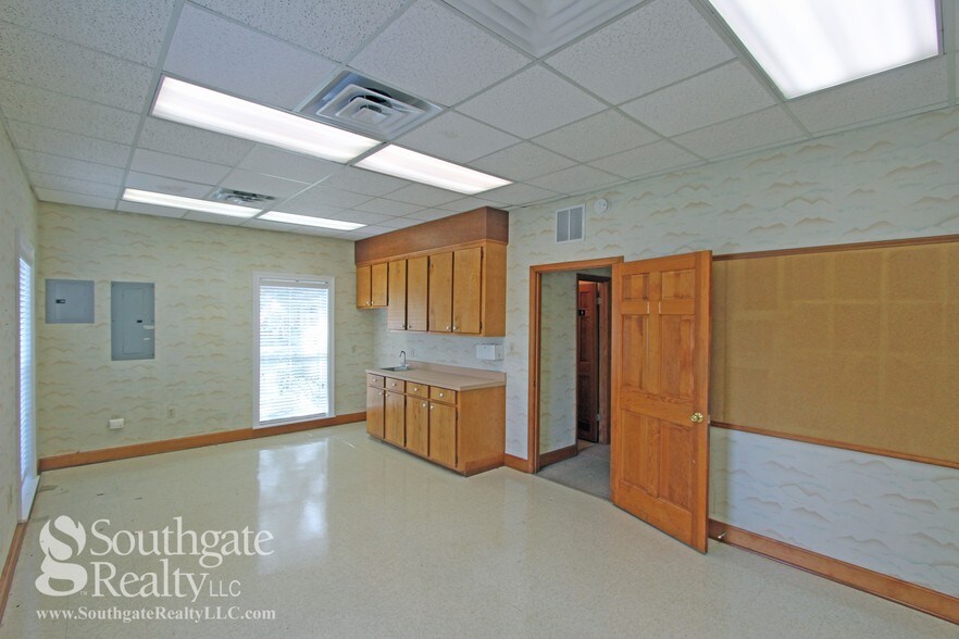 More Photos Of 1700 S 28th Ave, Hattiesburg Freestanding For Lease