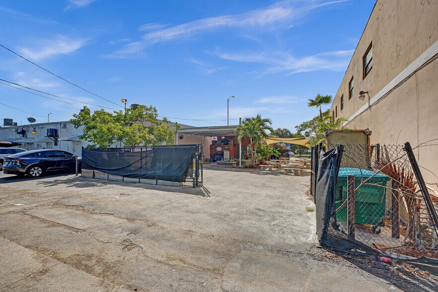 More Photos Of 12831 W Dixie Hwy, North Miami Freestanding For Sale