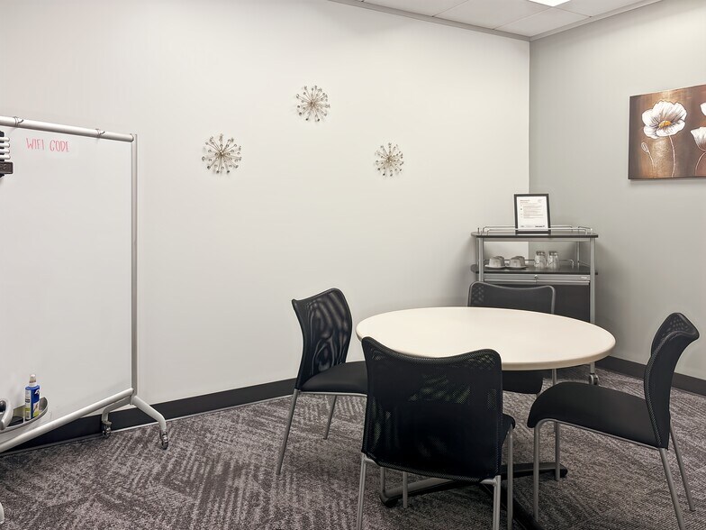 More Photos Of 21 Waterway Ave, The Woodlands Coworking Space